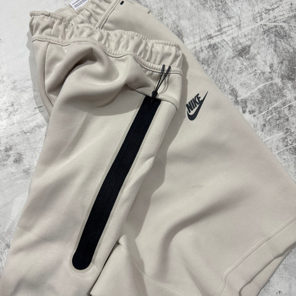 Short Nike Tech