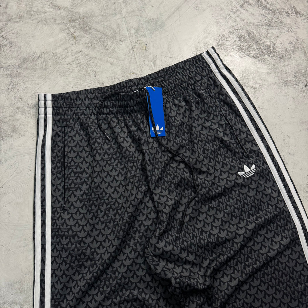 Buzo Adidas Monogram