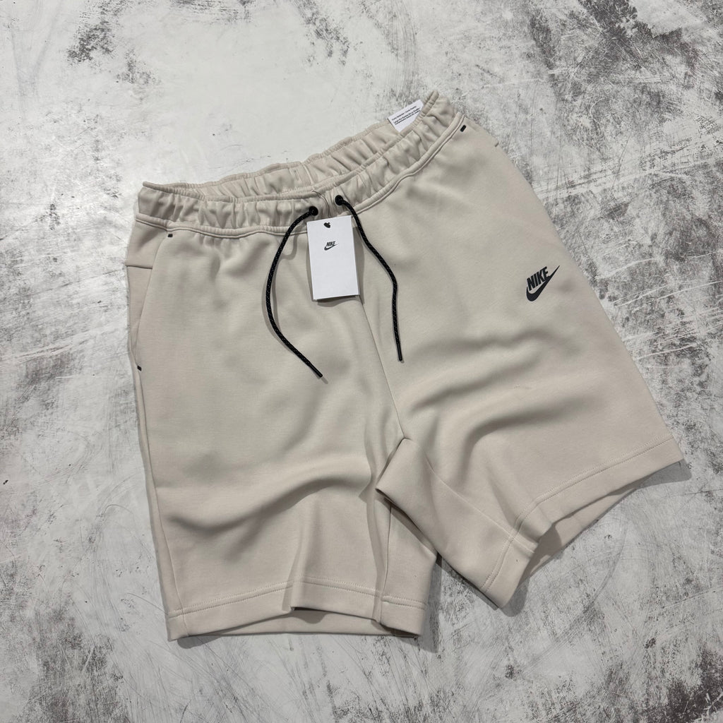 Short Nike Tech