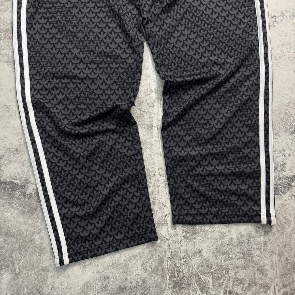 Buzo Adidas Monogram